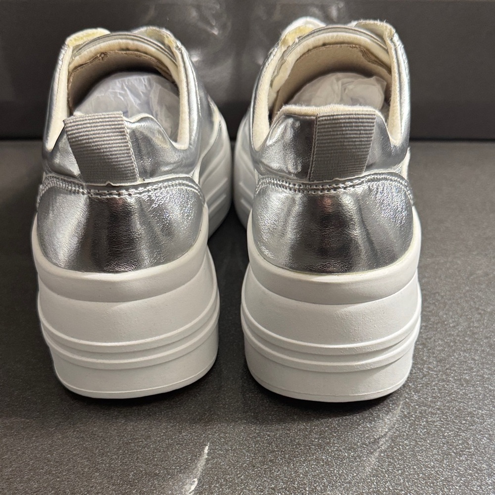 Soda Metallic Silver Platform Women's Sneakers. NWOB
SIZE 7 1/2 - Picture 3 of 5